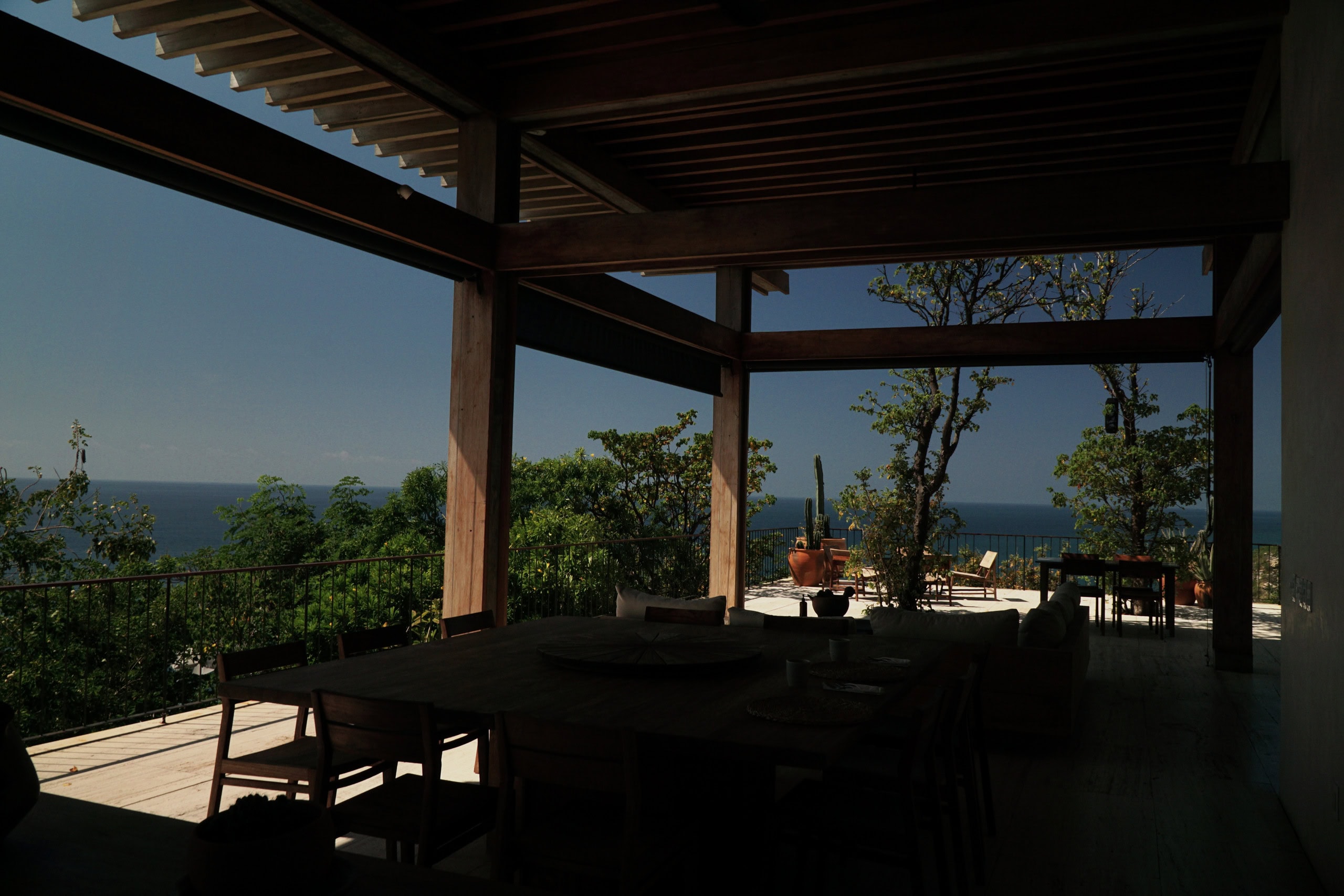 Open-air restaurant with an ocean view at La Valise Mazunte