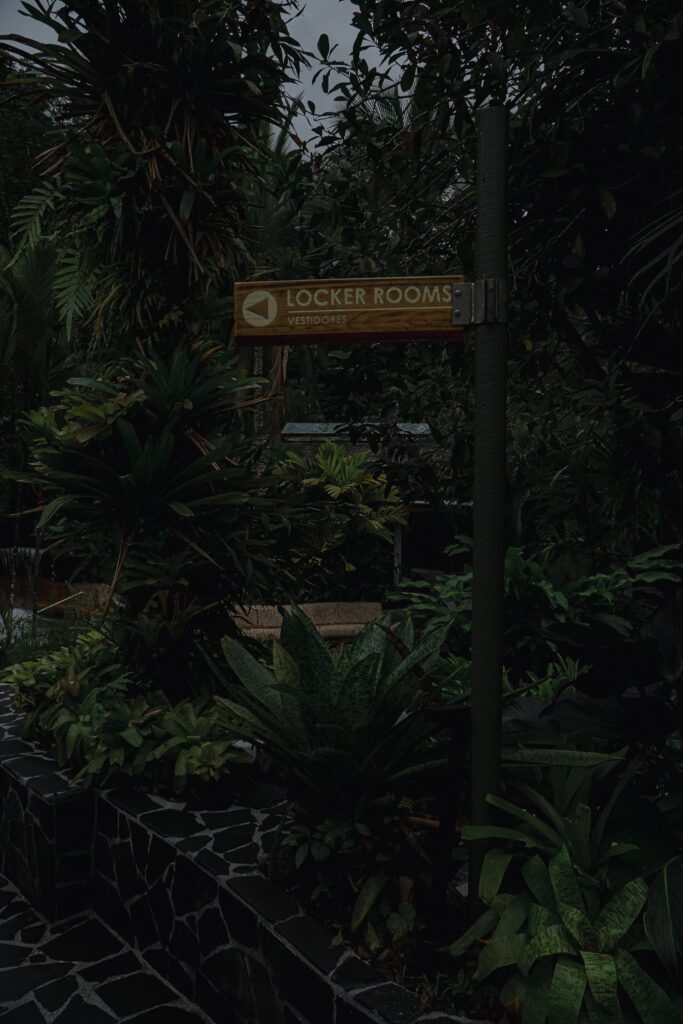 Sign to the lockers and changing rooms at Tabacon